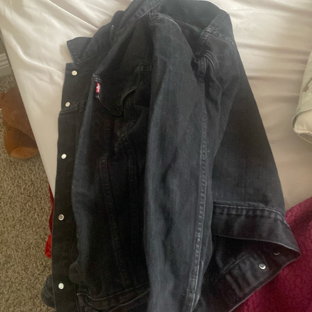 I’m selling a non used Jean jacket